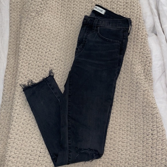 Madewell 9” high rise Distressed Skinny Jeans - Picture 3 of 4
